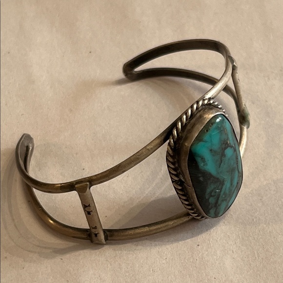 NAVAJO MADE, NATIVE AMERICAN MARKINGS Turquoise Stone Silver Cuff Bracelet - Picture 1 of 9